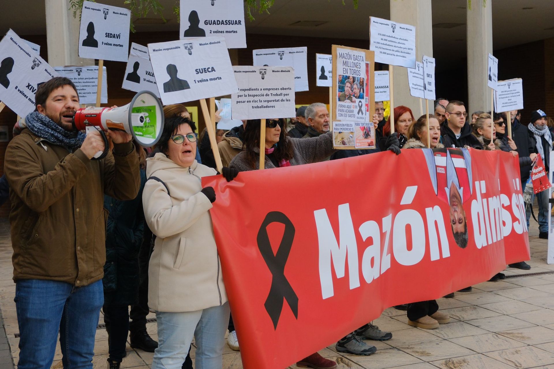 Así ha sido la protesta contra Mazón en la UA