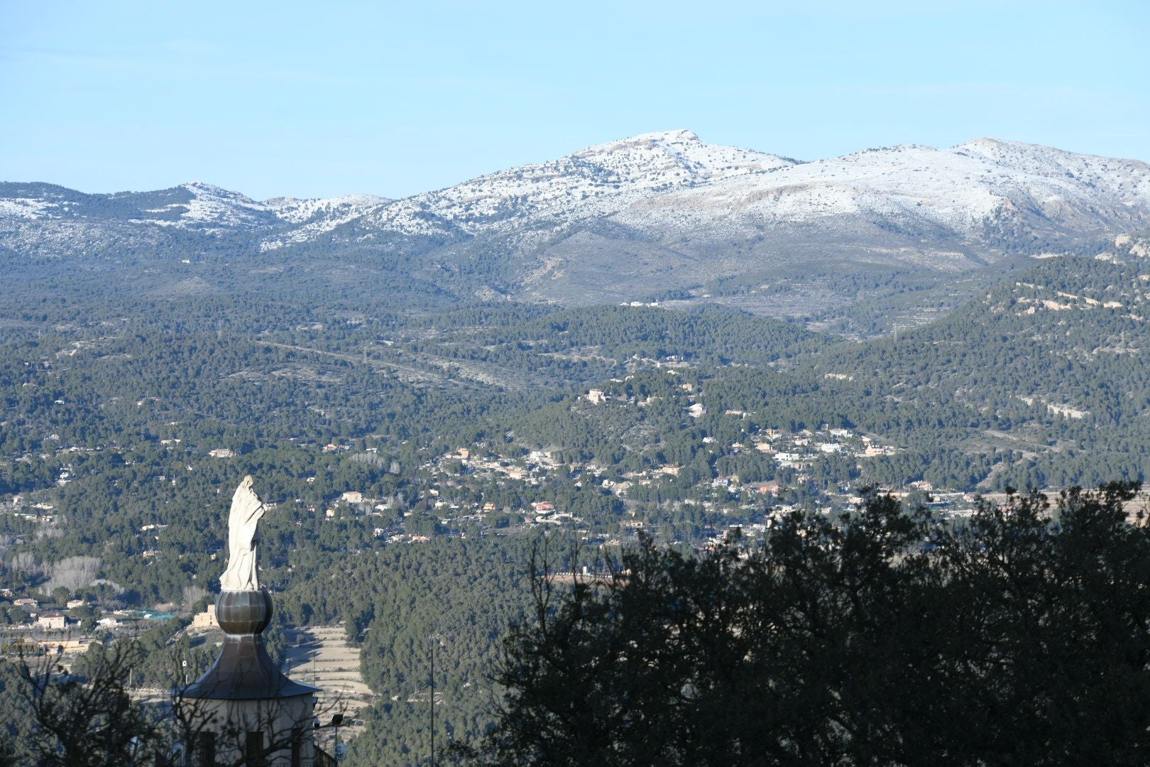 Los alicantinos disfrutan de un día en la nieve