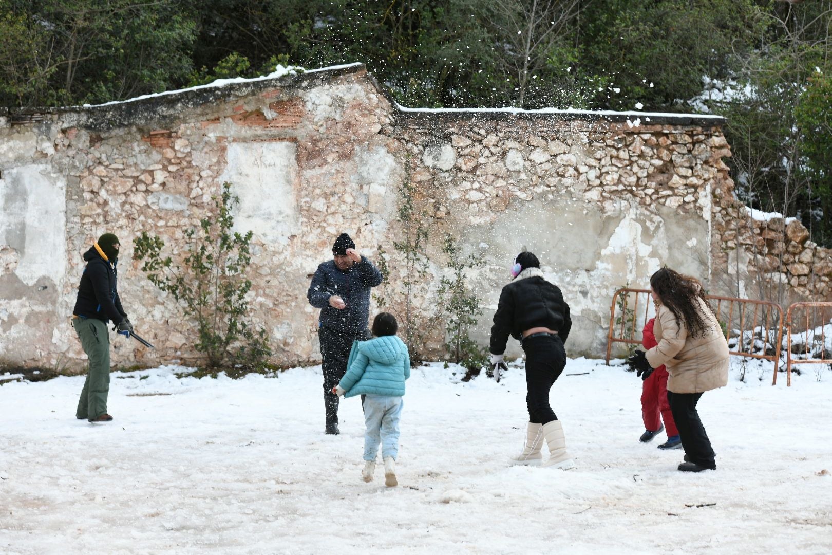 Los alicantinos disfrutan de un día en la nieve