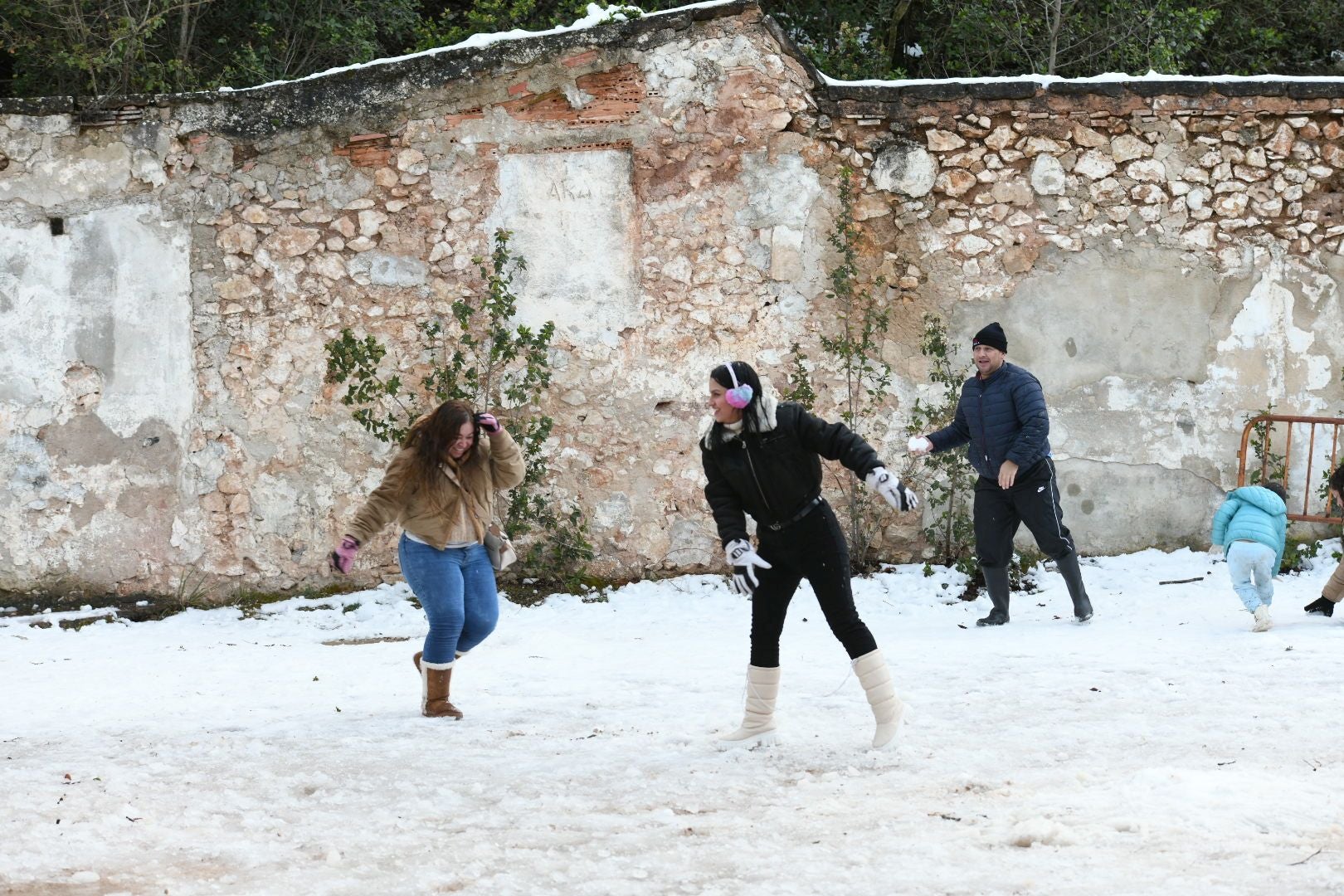 Los alicantinos disfrutan de un día en la nieve