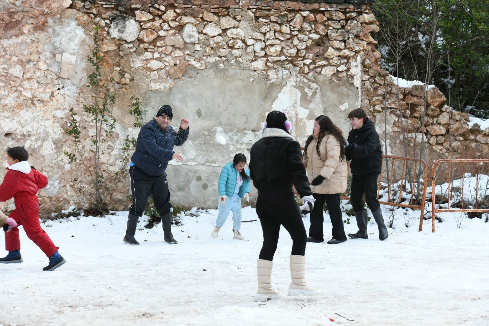 Los alicantinos disfrutan de un día en la nieve