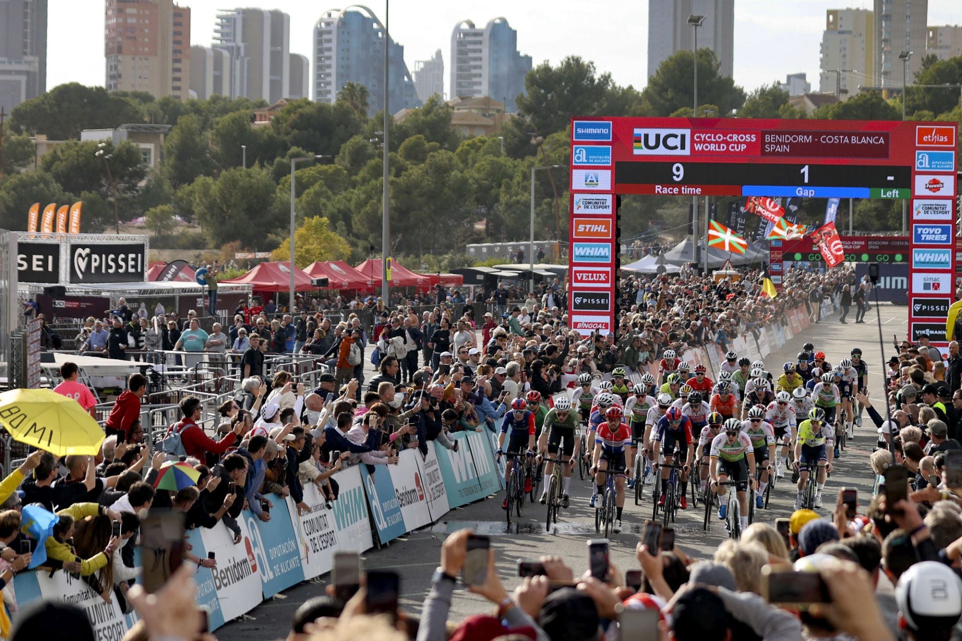 Miles de aficionados viajan cada año a Benidorm para disfrutar del espectáculo del ciclocross.