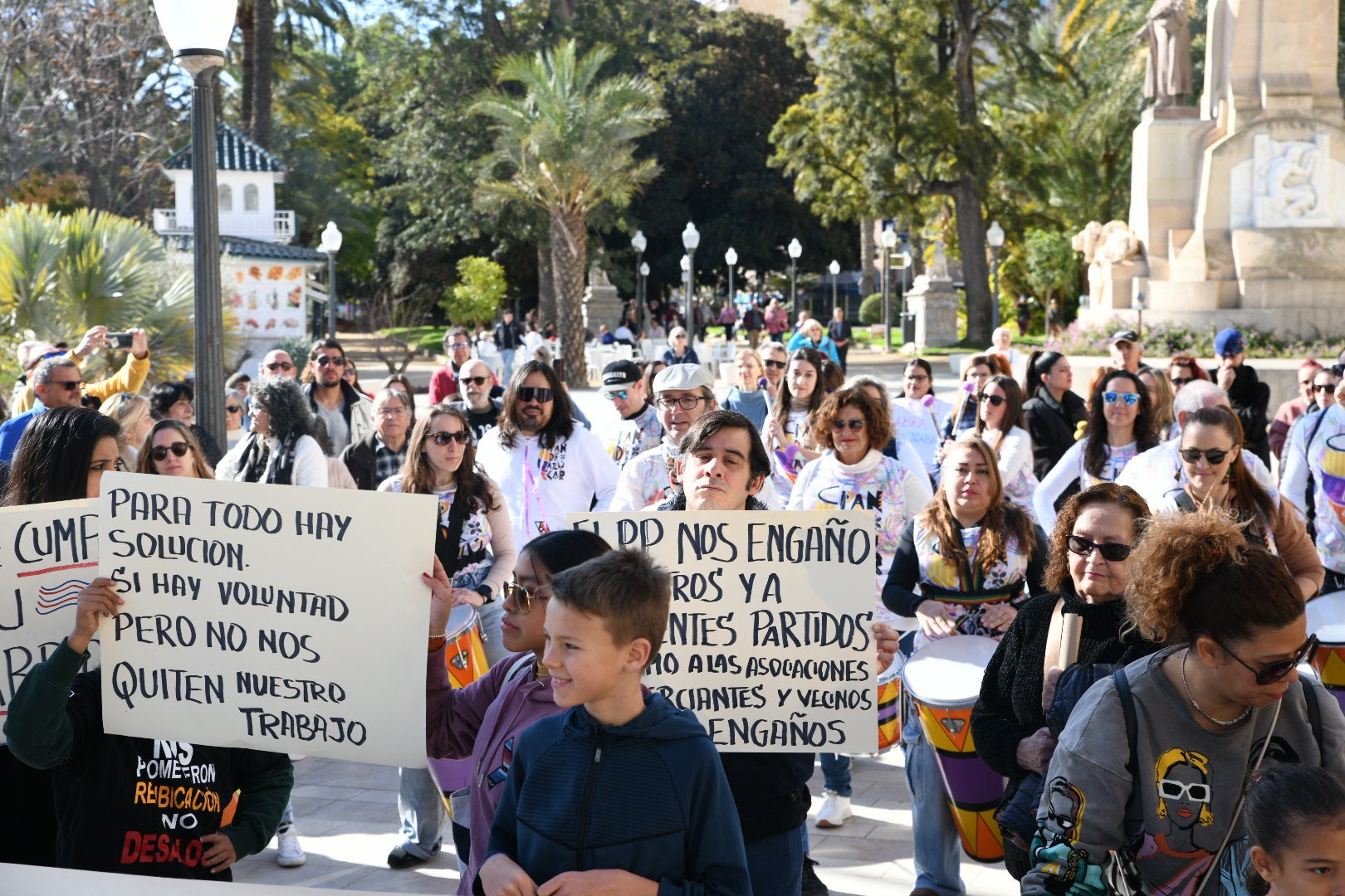 Primera manifestación de los &#039;hippies&#039; de la Explanada tras el cierre