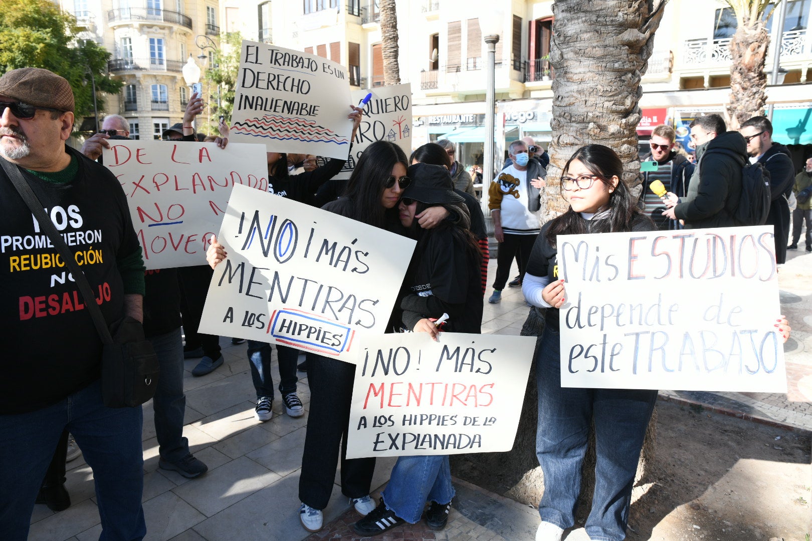 Primera manifestación de los &#039;hippies&#039; de la Explanada tras el cierre