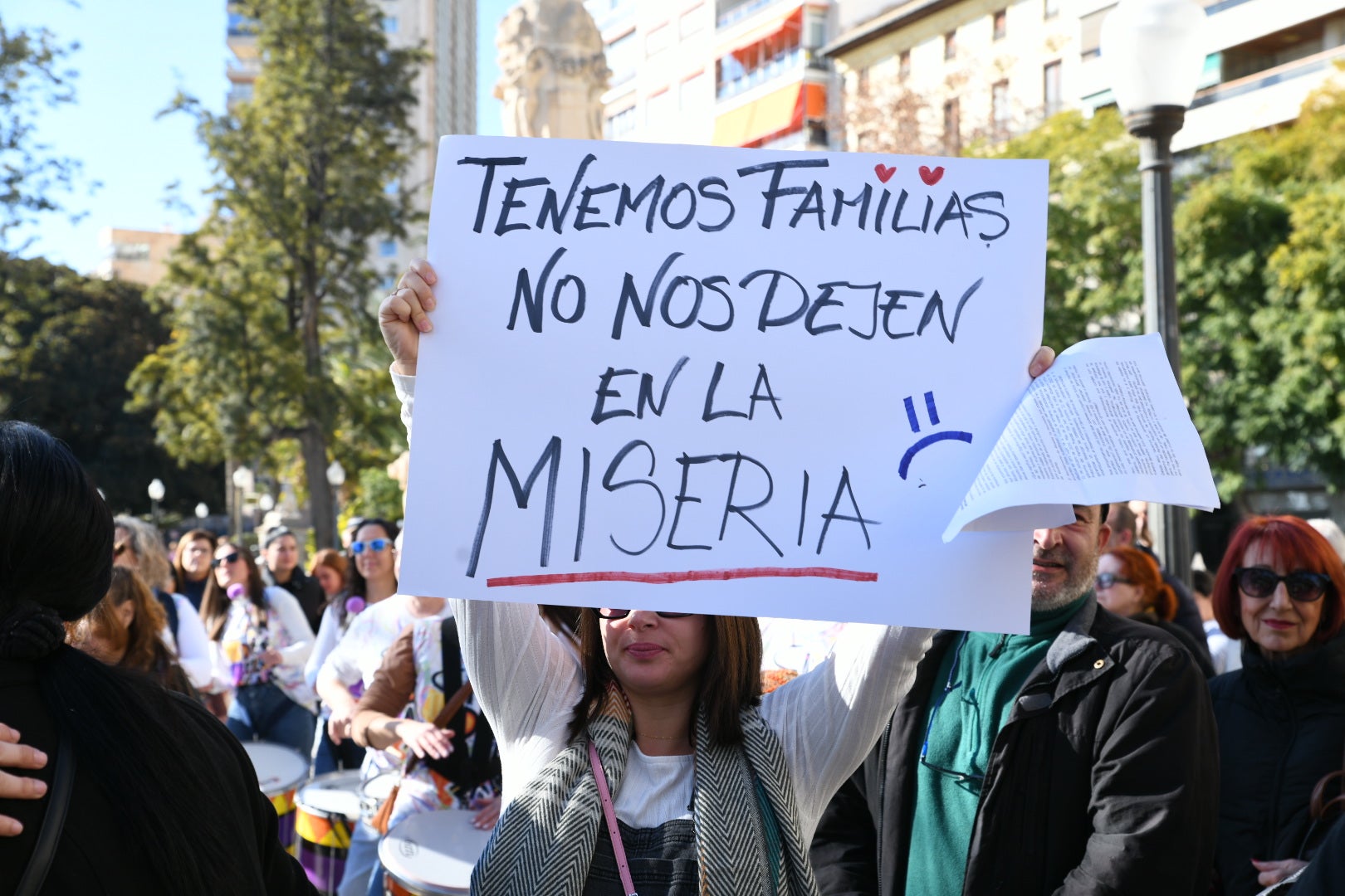 Primera manifestación de los &#039;hippies&#039; de la Explanada tras el cierre