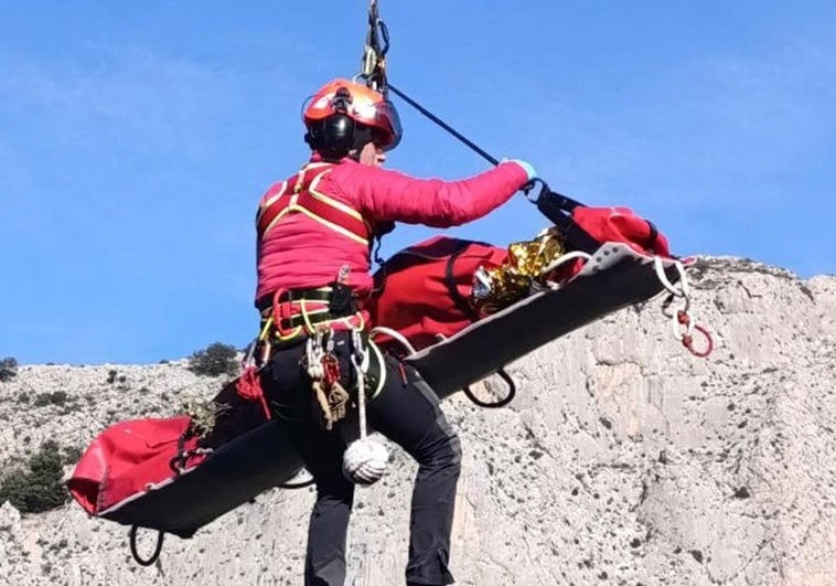 Un rescate de altura en la montaña de Alicante.