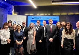 Rajoy, entre los invitados al almuerzo alicantino servido en Madrid.