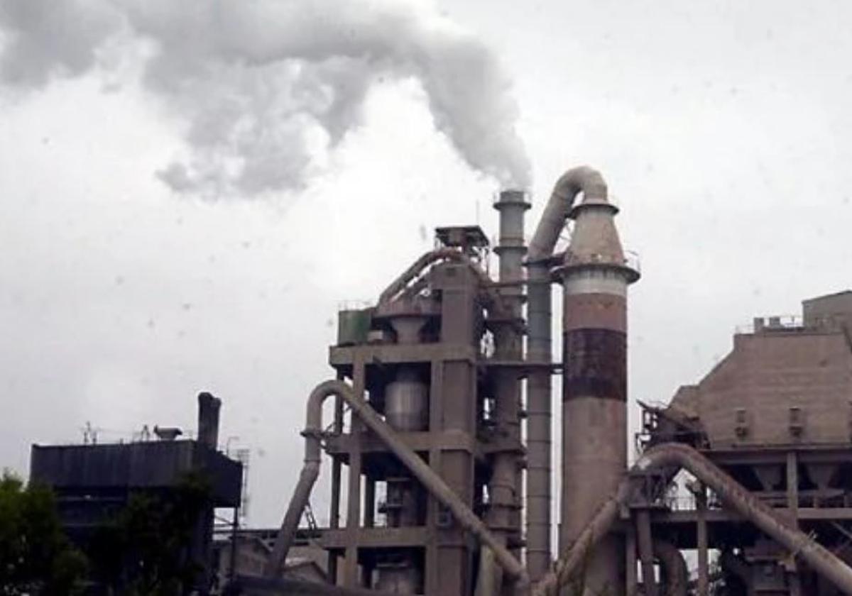 Actividad en una factoría de Cemex.