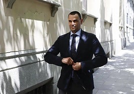 Alberto González Amador.