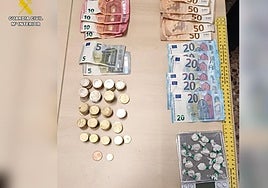 Dinero y sustancias estupefacientes intervenidas en la redada.
