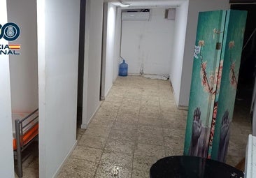 Arrested father and son for running a network that recruited women abroad to prostitute them in Alicante
