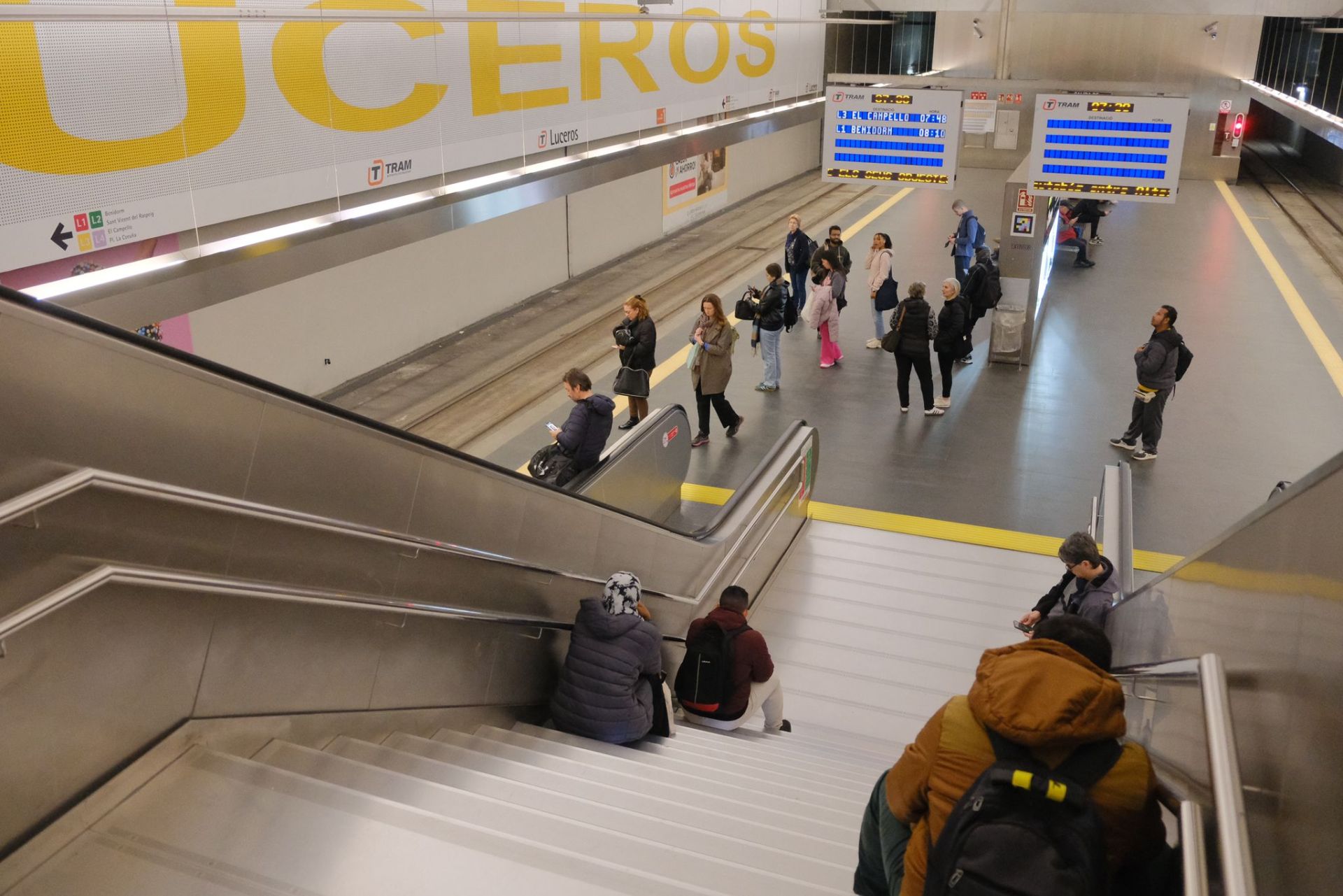 La huelga del TRAM deja durante su primer día retrasos, largas esperas y colas en las estaciones de Alicante