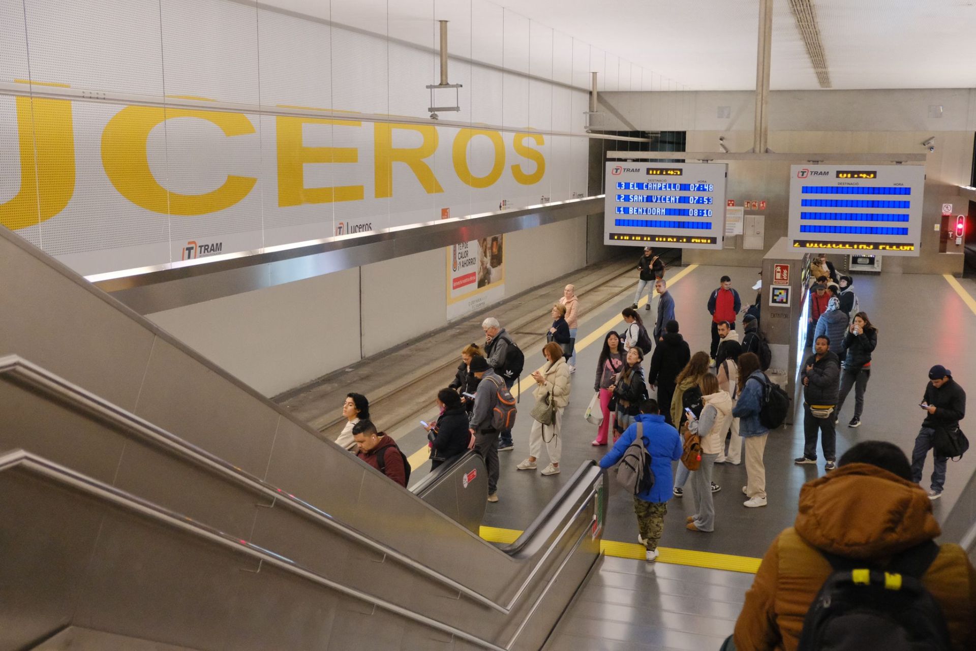 La huelga del TRAM deja durante su primer día retrasos, largas esperas y colas en las estaciones de Alicante