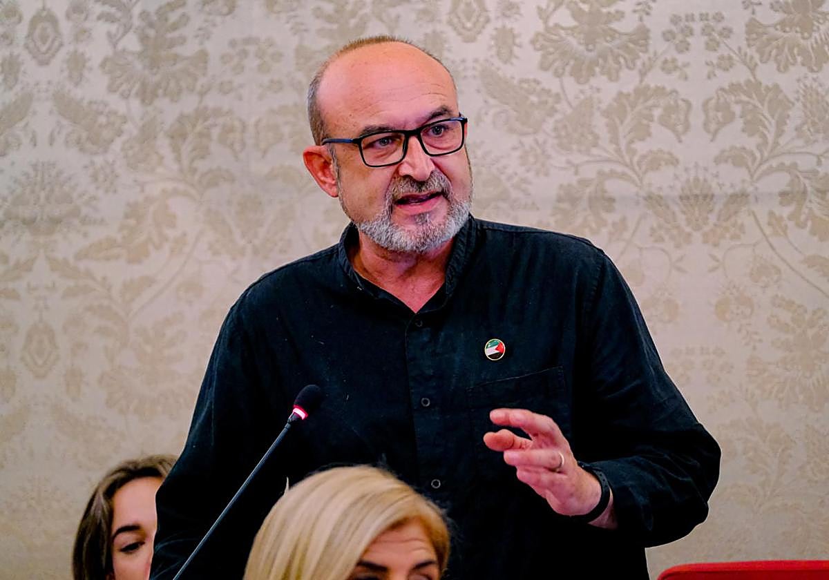 El portavoz de EU-Podem en Alicante, Manolo Copé, en un pleno.