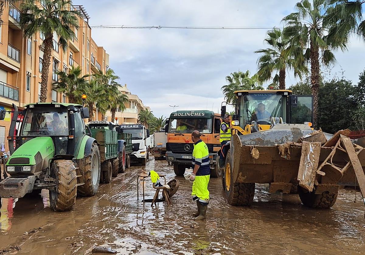 La empresa Tizor colabora en Catarroja tras la dana.