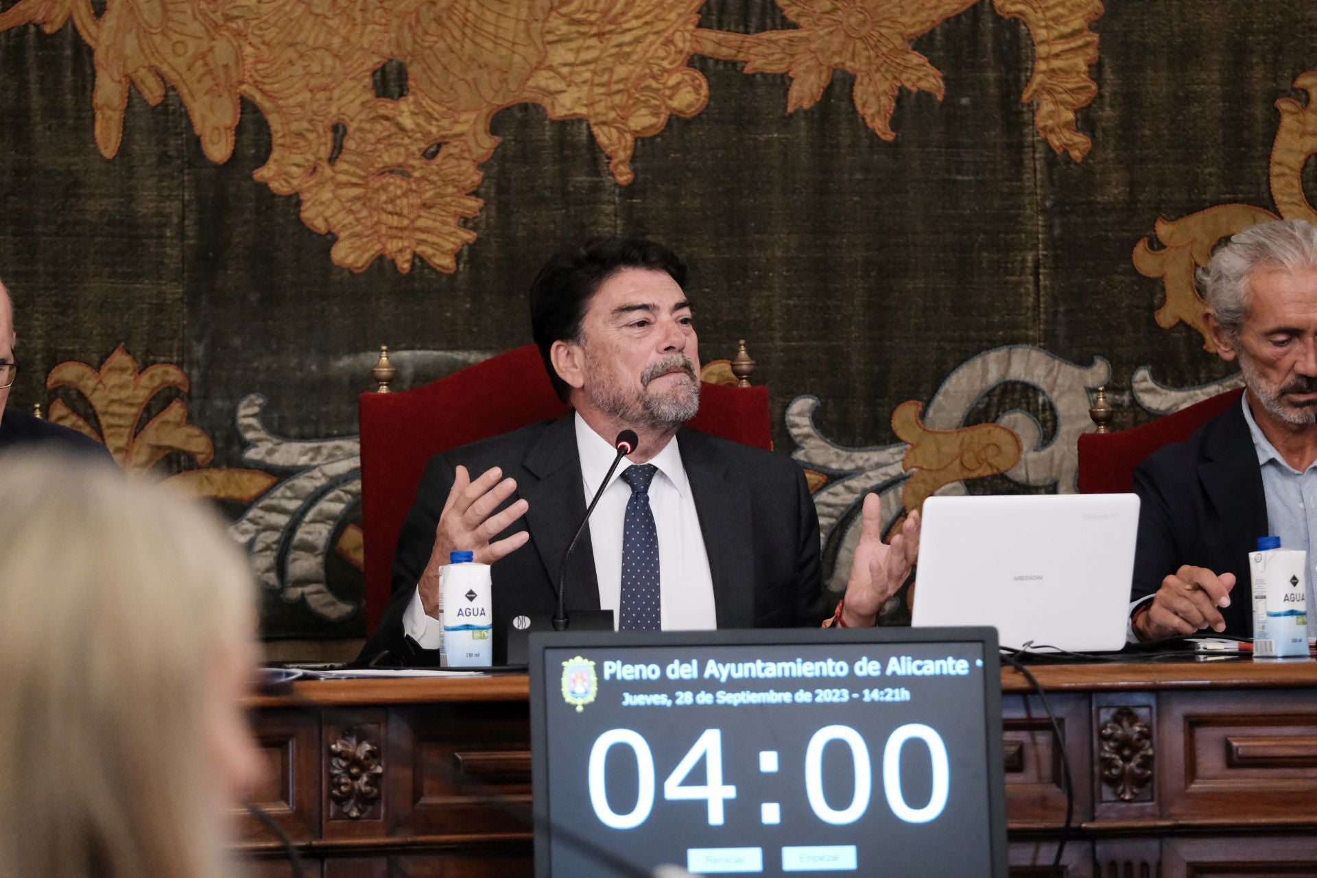 El alcalde de Alicante, Luis Barcala, en un pleno municipal.