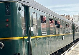 El histórico tren que ha visitado Alcoi.