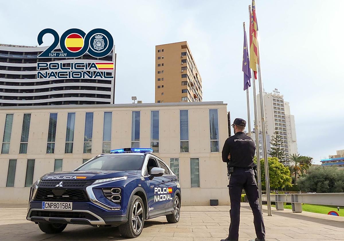 Policía Nacional frente a la Comisaría de Benidorm.