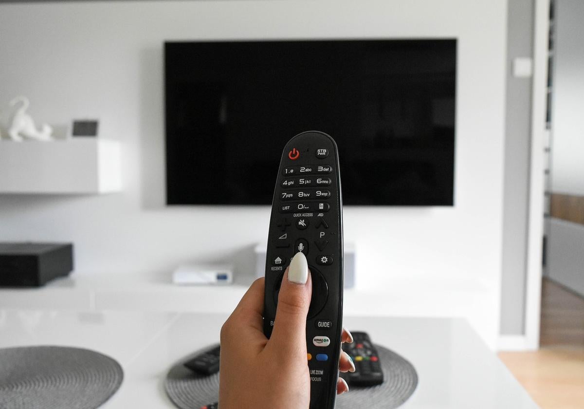 La Televisión Digital Terrestre (TDT) es el resultado de la digitalización del servicio de televisión terrestre.
