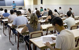 Examen de oposiciones en una imagen de archivo.