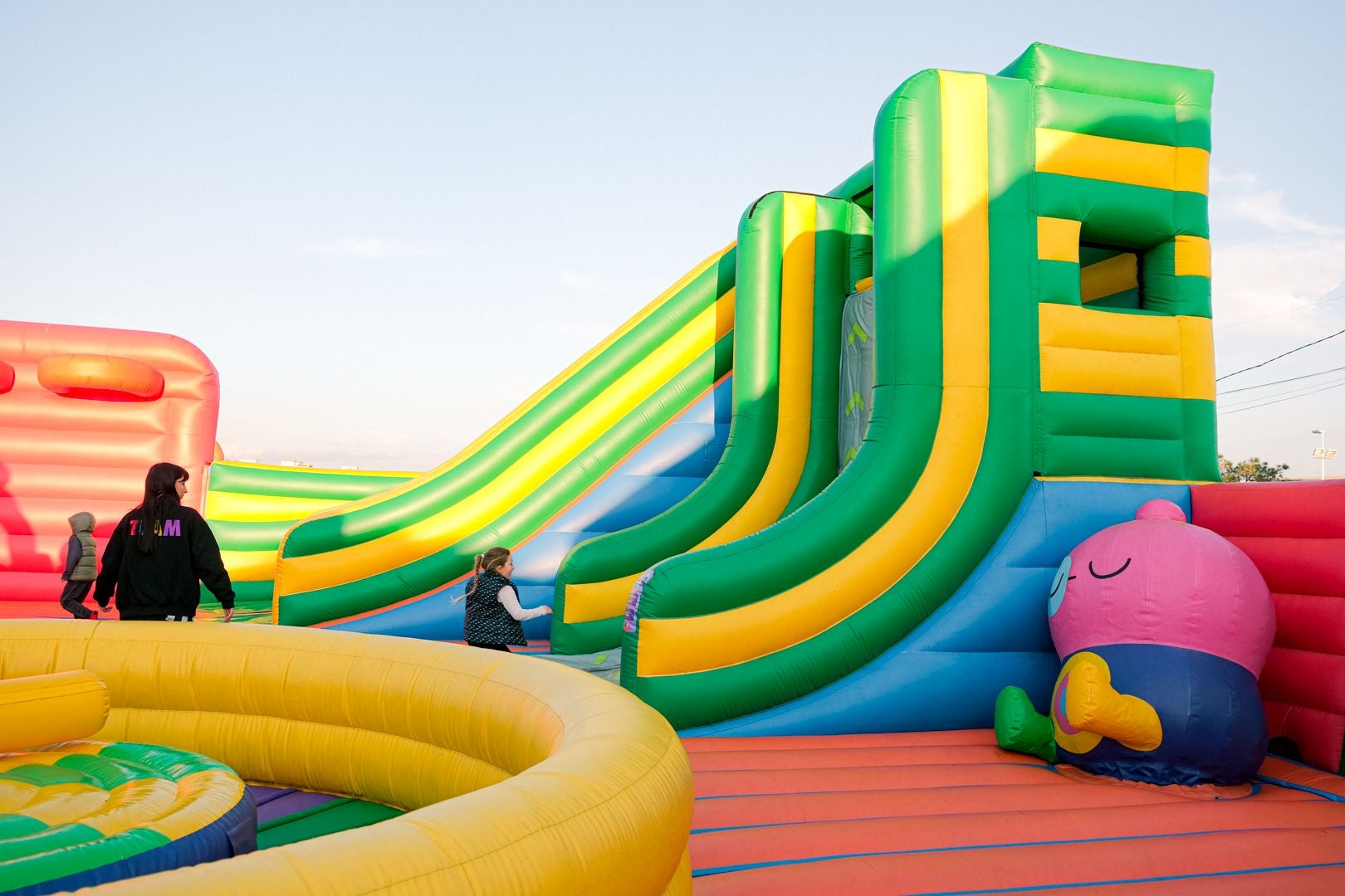 El parque hinchable más grande del mundo ya está en Alicante