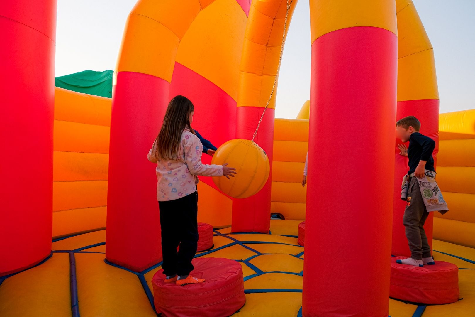 El parque hinchable más grande del mundo ya está en Alicante