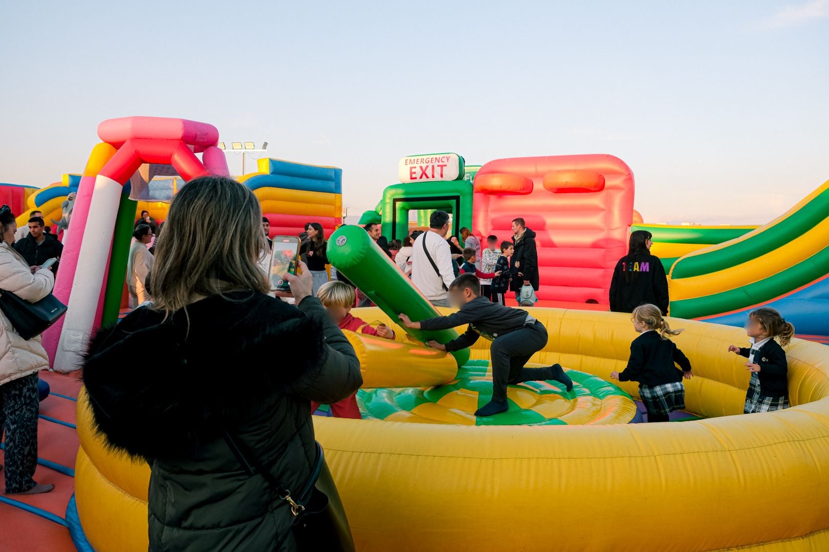 El parque hinchable más grande del mundo ya está en Alicante
