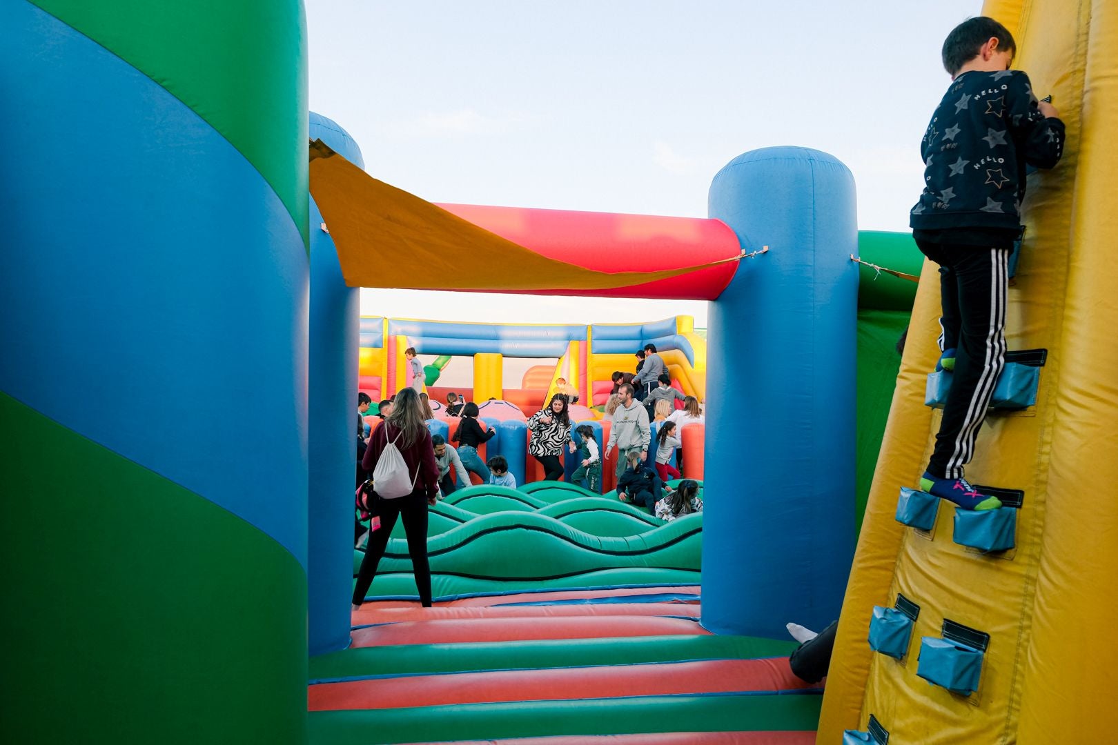 El parque hinchable más grande del mundo ya está en Alicante