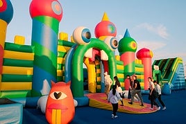El parque hinchable más grande del mundo ya está en Alicante