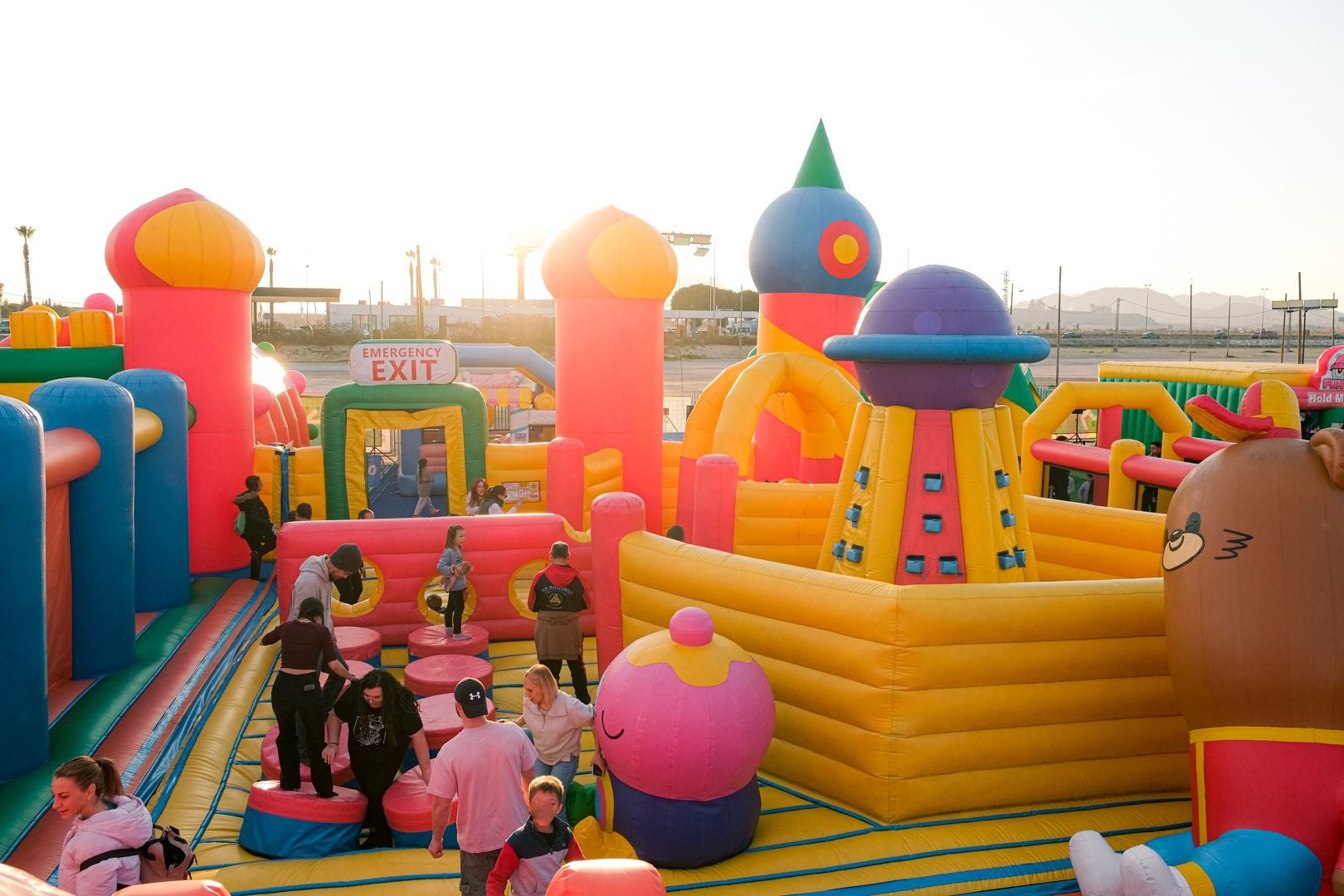 El parque hinchable más grande del mundo ya está en Alicante