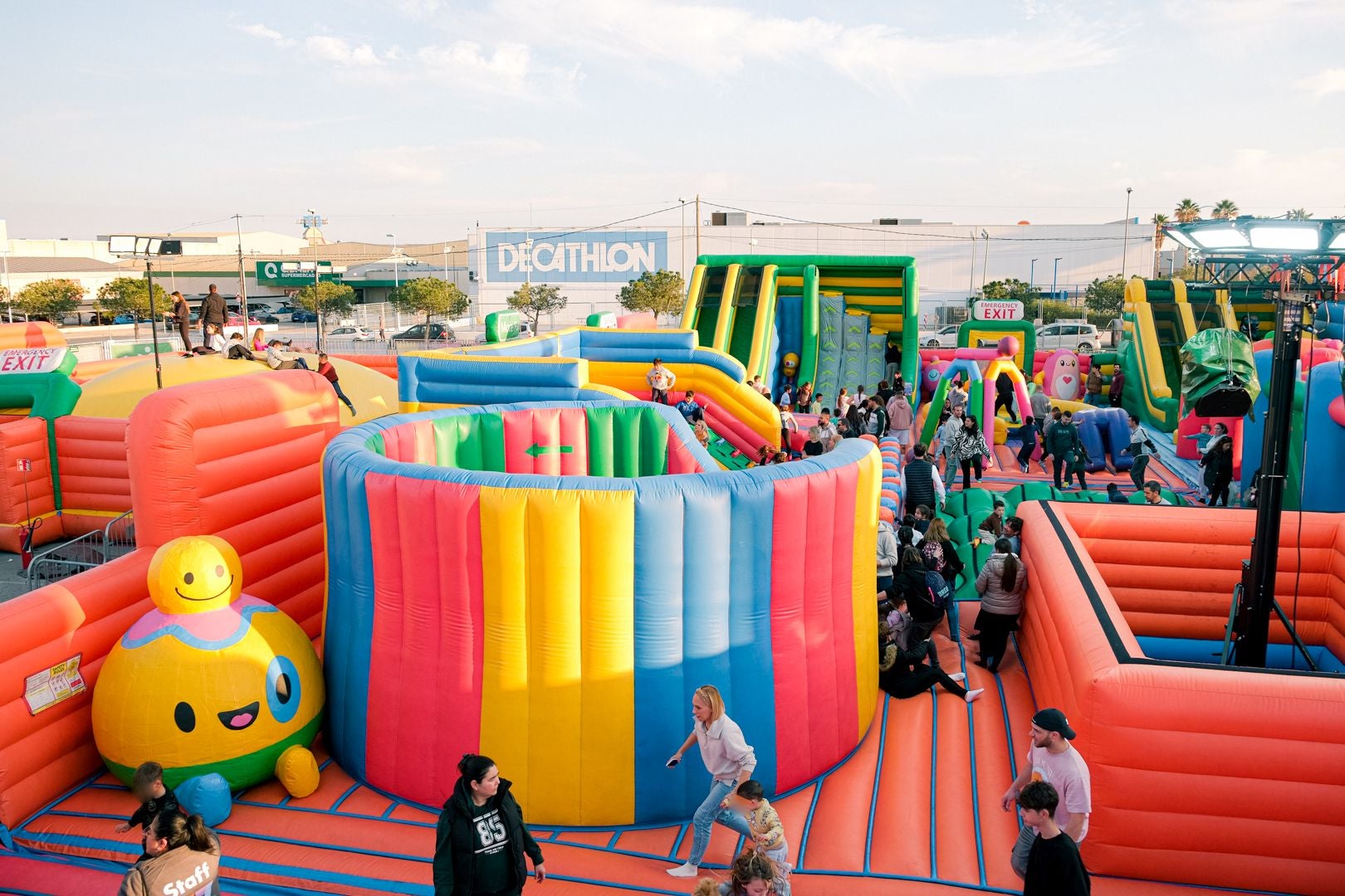 El parque hinchable más grande del mundo ya está en Alicante