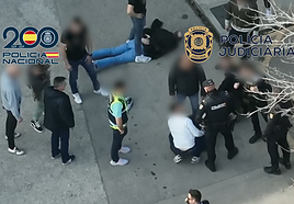 Imágenes aéreas de la detención de los dos peligrosos fugitivos en una gasolinera de Alicante.