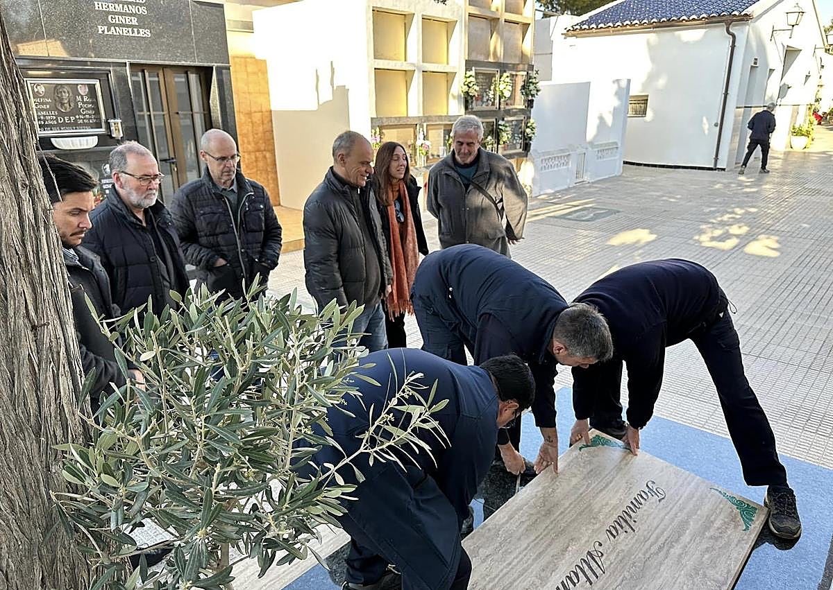 Imagen secundaria 1 - Entierro de los padres y abuelos de Rafael Altamira.