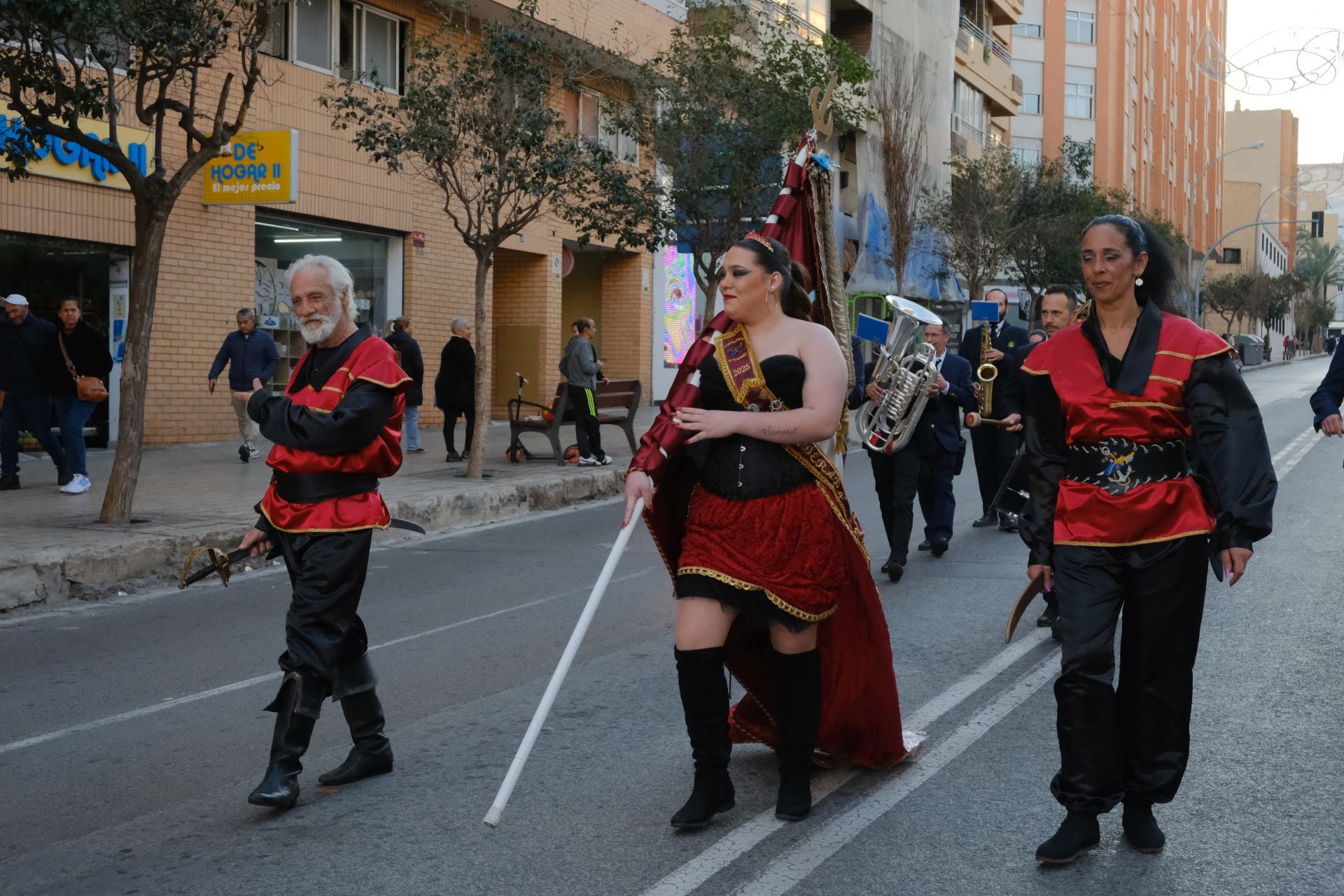 El desfile de Mig Any de los Moros y Cristianos de Altozano, en imágenes