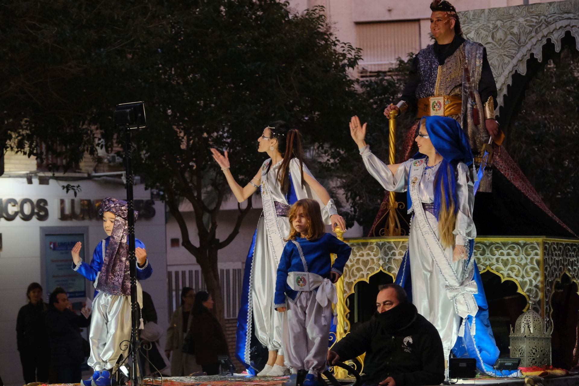 El desfile de Mig Any de los Moros y Cristianos de Altozano, en imágenes