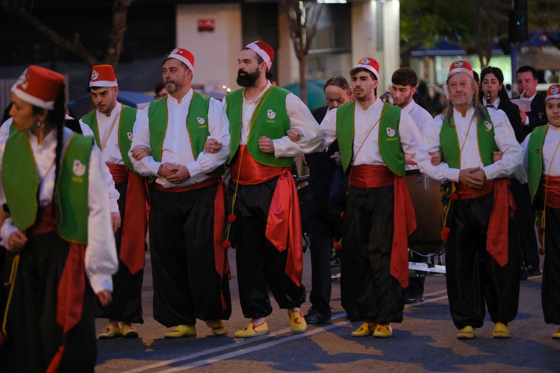 El desfile de Mig Any de los Moros y Cristianos de Altozano, en imágenes