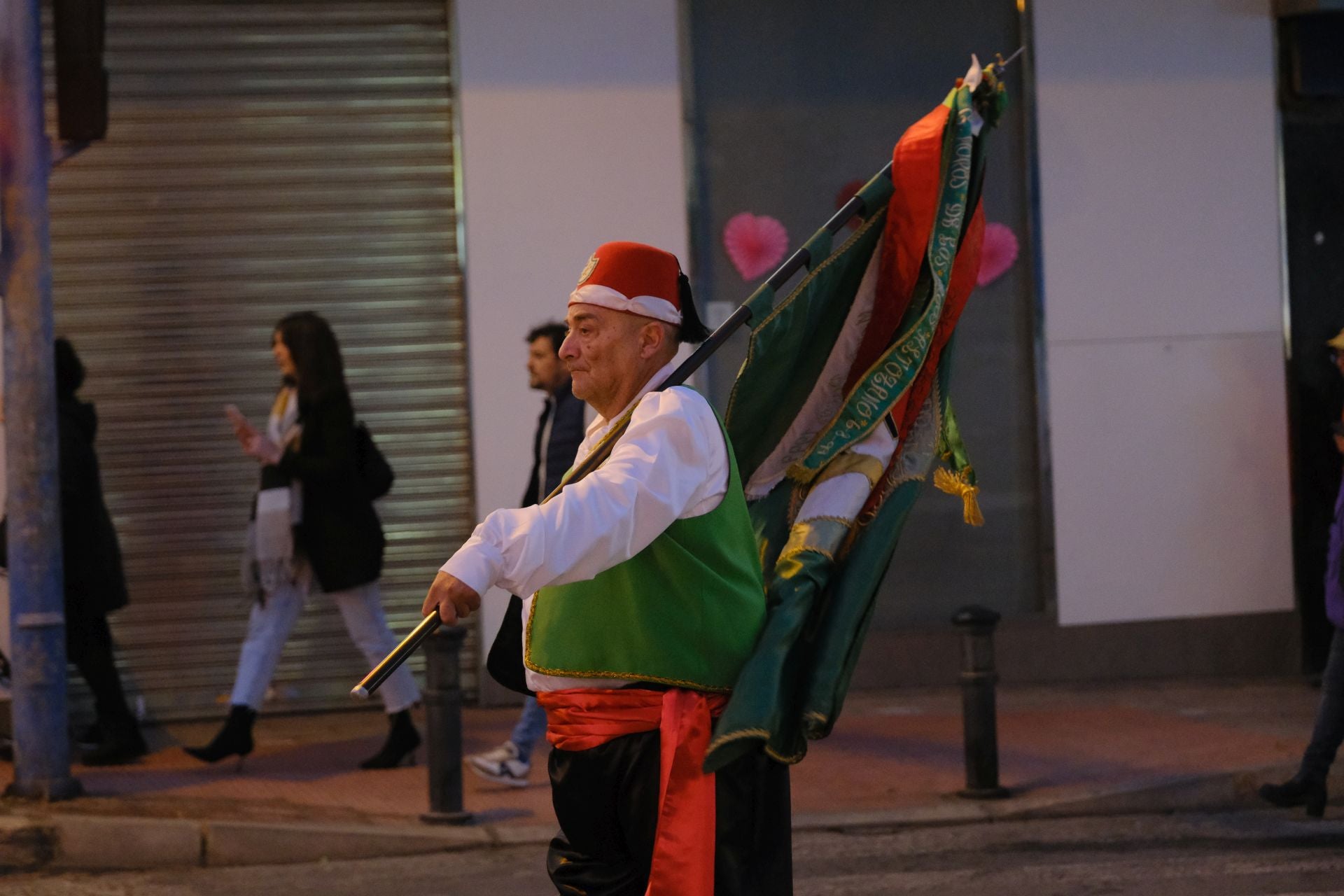 El desfile de Mig Any de los Moros y Cristianos de Altozano, en imágenes
