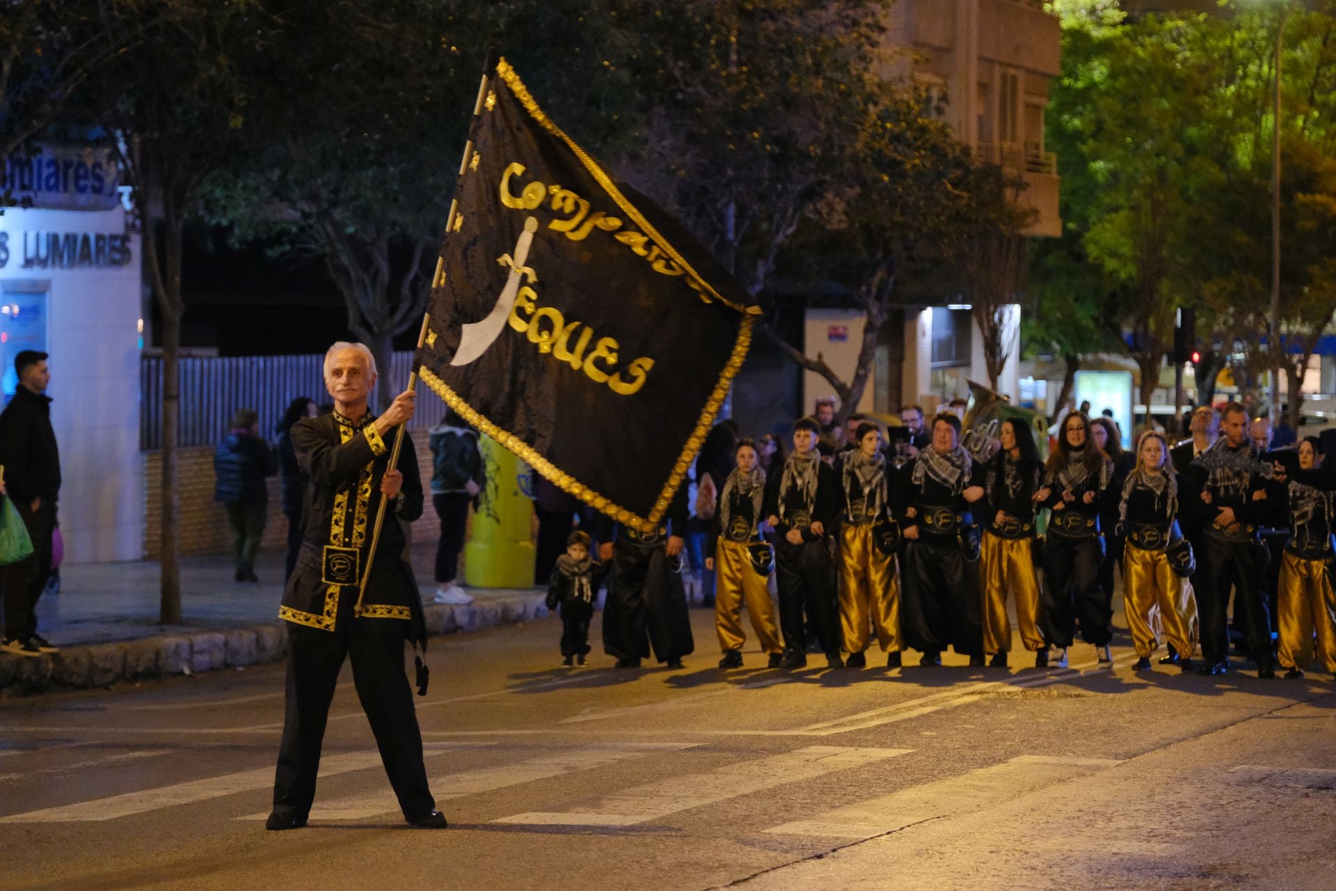 El desfile de Mig Any de los Moros y Cristianos de Altozano, en imágenes