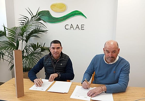 Momento de la firma del acuerdo de colaboración.