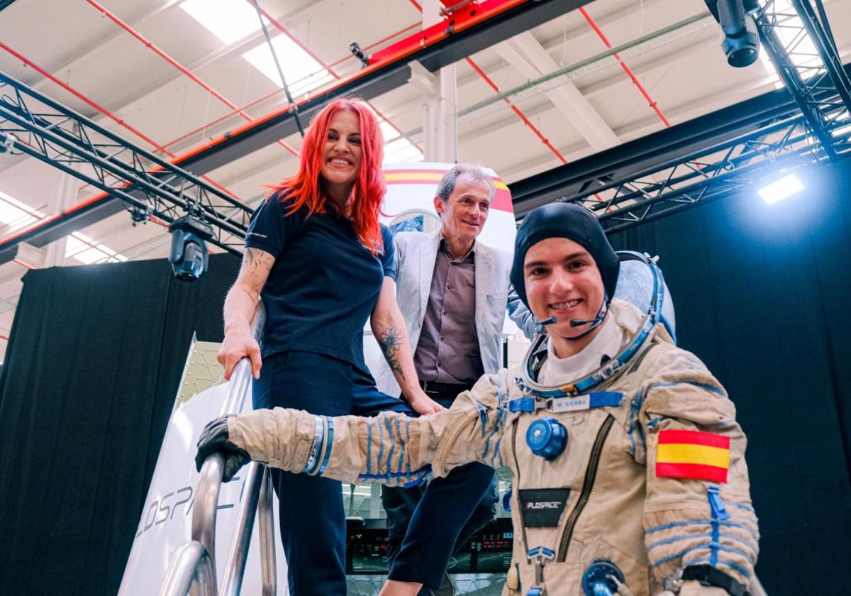 Personal de PLD Space, con el austronauta Pedro Duque.