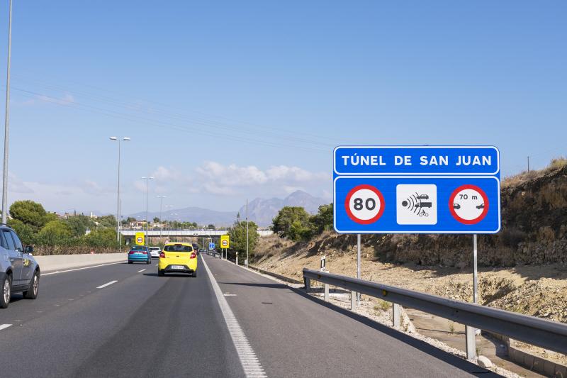 Uno de los radares de la A-70 en Alicante, entre los que más multan de España.