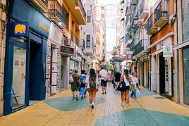 Comercios en la 'calle de las setas' de Alicante.