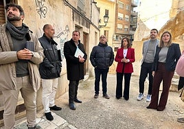 El diputado de Infraestructuras, Antonio Bernabé, vista los proyectos en el municipio de Monóvar.