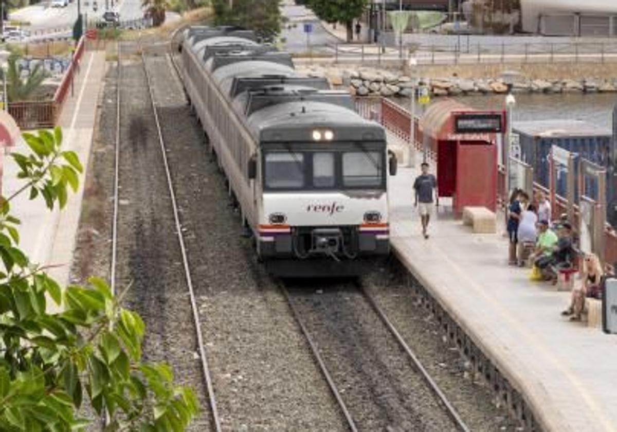 Alicante's commuter trains, at the San Gabriel stop.