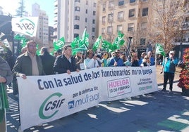 Momento de la manifestación celebrada este jueves ante la Subdelegación del Gobierno.