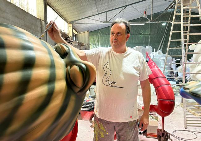 El maestro mayor del Gremio de Artistas de Hogueras, Joaquín Rubio.