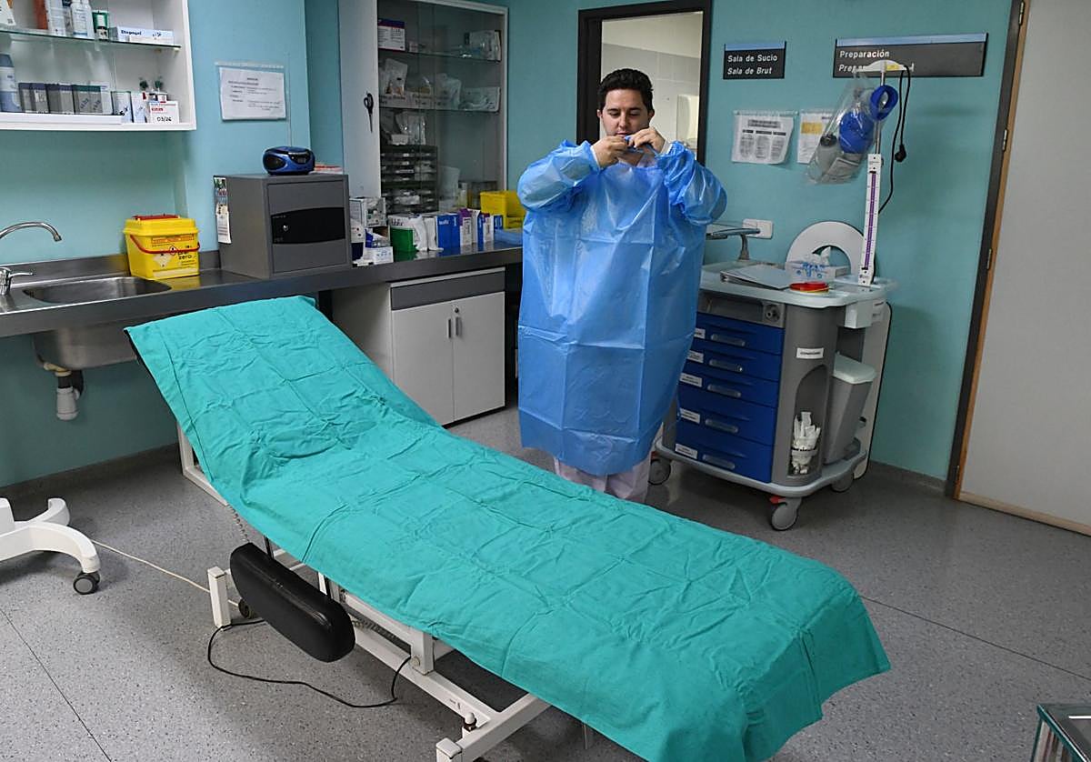 Facultativo en el Hospital General de Alicante.