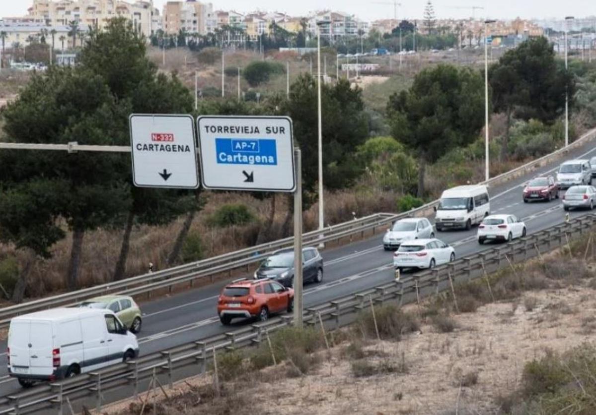 Traffic jams on the N-332, as it passes through Torrevieja.