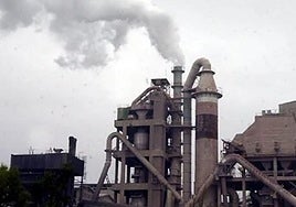 Actividad en una factoría de Cemex, en imagen de archivo.