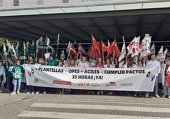 Protesta de este martes frente al Hospital General de Alicante.